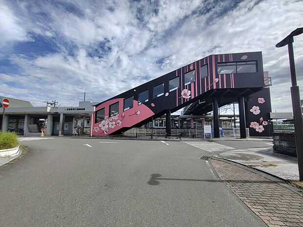 氏家駅まで2500m