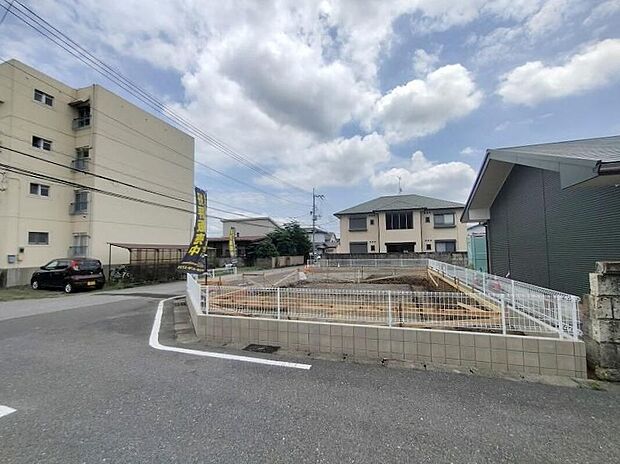 資料請求やご案内も即日対応いたします♪同じ施工例の物件見学や、完成イメージプレゼンテーションも承っております。どのような建物が建つか、間取りの広さは?など気になる点を一つ一つご説明させていただきます。