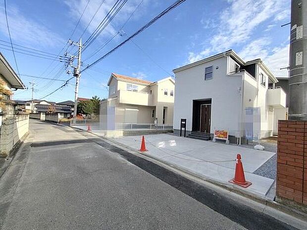 【前面道路含む現地写真】土日のご予約はもちろん、平日やお仕事のお時間に合わせてのご案内も実施しています。まずはお客様のご都合をお伺いさせて頂き、それに合う形で物件のご紹介をさせていただきます。お気軽にお問い合わせください。
