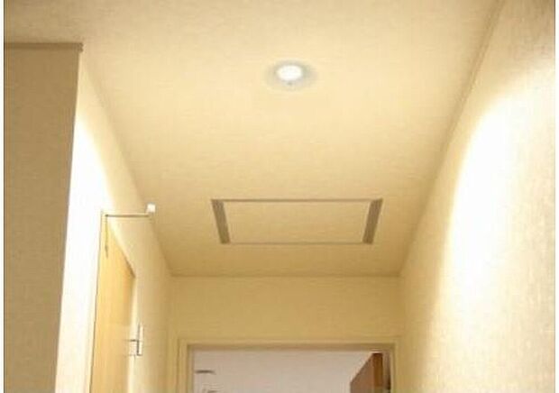 【LEDダウンライト】従来の蛍光灯ライトに比べ電気料金・年間CO2を削減できます。