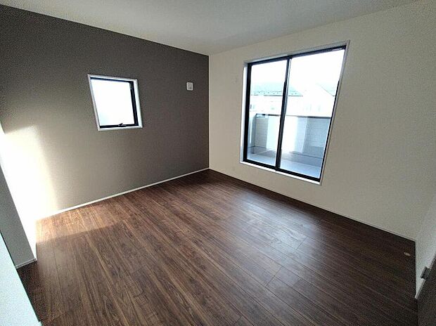 【リビング以外の居室】2面採光の洋室です。窓からの眺望もよくなり視界が広いので、部屋にいても飽きません、そしてもちろん大切なのは明るさと風通し、明るい日差しと心地よい風で自分のお部屋でくつろげる贅沢をご提供します。