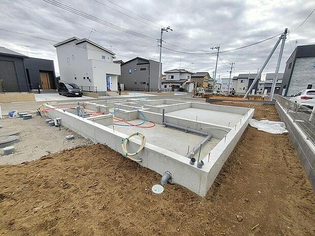 【前面道路含む現地写真】資料請求やご案内も即日対応いたします♪同じ施工例の物件見学や、完成イメージプレゼンテーションも承っております。どのような建物が建つか、間取りの広さは？など気になる点を一つ一つご説明させていただきます。