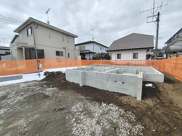 【現地外観写真】お子様から「自分の部屋がほしい…」そんな成長もうれしいこの頃。お子様のさらなる成長を共に見守る4LDKの新築マイホーム。お子様が巣立った後、私の豊かな人生も支えてくれるパートナーのような住まいです☆