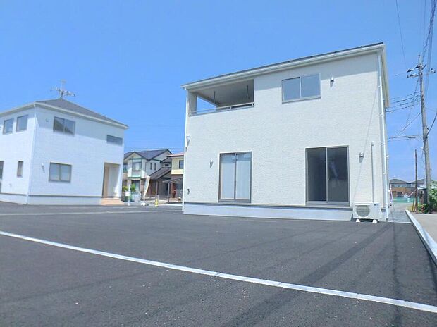 【外観(類似外観同仕様)】同仕様の完成モデルを公開中です。建物プレゼンや現地見学会も実施しておりますので、お気軽にお声がけください！