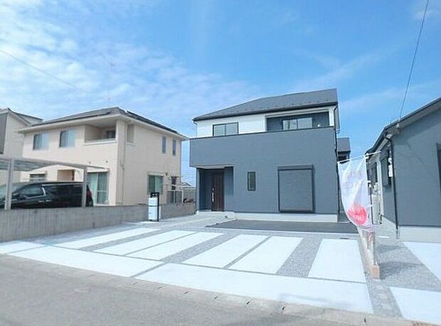 【その他】【類似外観同仕様】類似外観同仕様の物件になります。扉や窓の開口部の位置やデザインが異なります。建物の詳細図面などもございます、仕様の細かなご説明もさせていただきます。同仕様の物件になります。