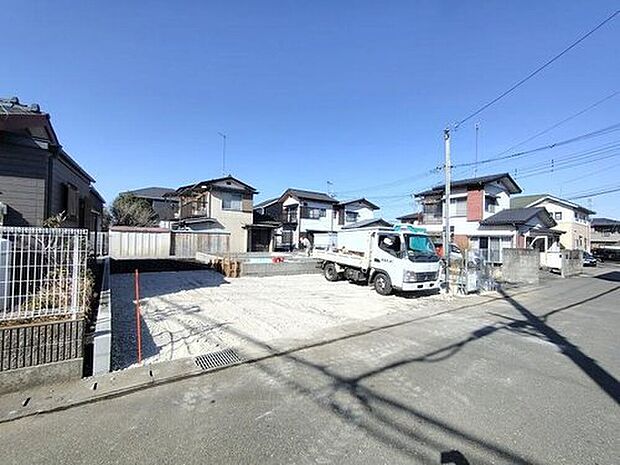 【前面道路含む現地写真】資料請求やご案内も即日対応いたします♪同じ施工例の物件見学や、完成イメージプレゼンテーションも承っております。どのような建物が建つか、間取りの広さは?など気になる点を一つ一つご説明させていただきます。