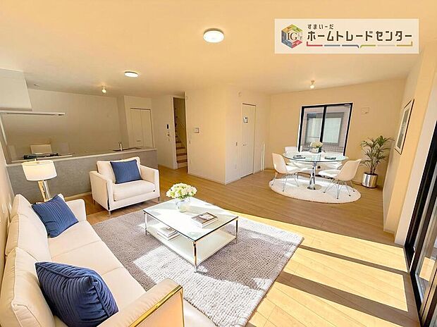 現況の物件写真に、CG による画像処理を行っています。家具、家電、照明器具、小物、カーテン、その他のイメージはCG です。