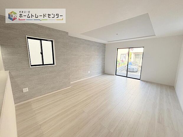 リビングにはこだわって開口部を可能な限り多く設けました。日当たり、風通しを良くするのはもちろんですが、やはり人が集まる場所ですので開放感が必要な場所だと思います。広々としたリビングをお楽しみください。