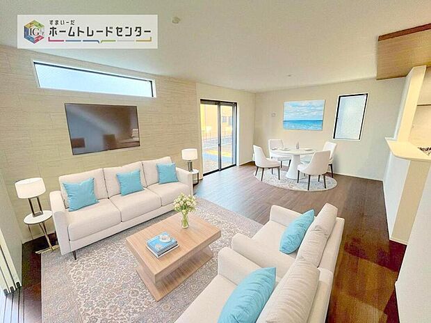 ダイニング、リビングの各スペースがしっかりと確保できるLDKです。※現況の物件写真に、CG による画像処理を行っています。家具、家電、照明器具、小物、カーテン、その他のイメージはCG です。