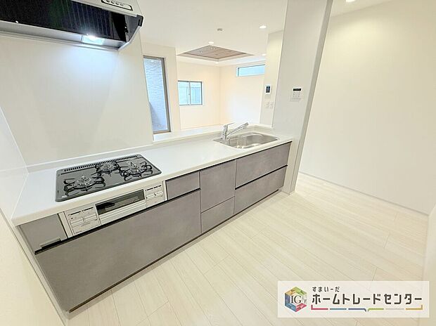 キッチンスペースはご家族みんなで作業ができるスペースを確保しております。みんなで楽しくお料理やお片付けをすれば、家事の時間も家族のコミュニケーションの時間に変わります。