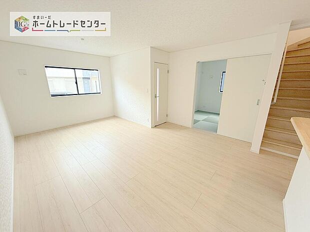 家族が毎日顔を合わせるリビングイン階段を採用、毎日のコミュニケーションを必ず取れるこの間取りは、多くのお客様の支持をいただいております。廊下など余分な空間が無くなり、リビングを広くとれるのもメリット♪