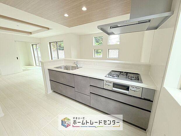 キッチンスペースはご家族みんなで作業ができるスペースを確保しております。みんなで楽しくお料理やお片付けをすれば、家事の時間も家族のコミュニケーションの時間に変わります。
