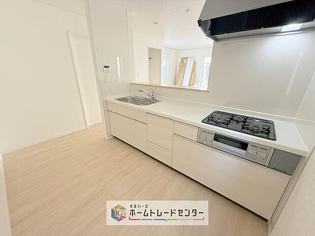 キッチンスペースは家族で作業が出来るよう広めにとりました。みんなで楽しくお料理をすれば、より美味しい食事が創れそうです。そしてお料理好きなお子様が育つかも、もちろん片付けもみんなでできます。