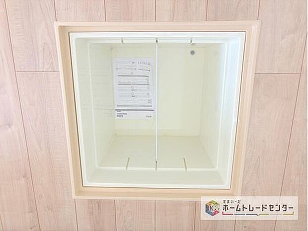 【【床下収納】】しばらく使わない調理器具や、めったに出さない食器などはキッチンの棚を圧迫しがち。床下収納に移動することで、空いたスペースを有効に使えるようになります。