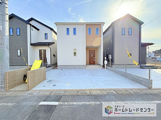 【【カースペース2台】】カースペースが2台分ございますので、家族分の自転車を駐輪したり、急な来客用の駐車スペースとしてもお使いいただけます。

