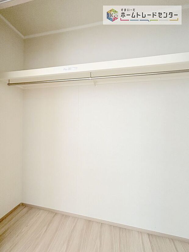 【収納】収納スペースは住宅を探す際には重要なポイントの一つだと思います。そのため少しでも空間が取れるところは可能な限り収納スペースとしたしました。居室をスッキリとお使いいただきたいお客様に大変喜ばれています。