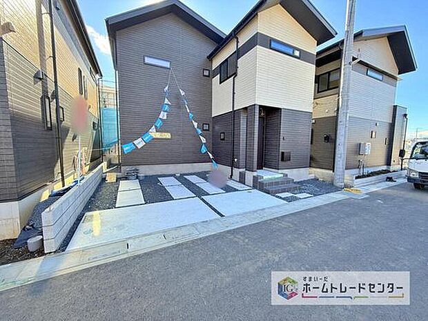 【【カースペース2台】】カースペースが2台分ございますので、家族分の自転車を駐輪したり、急な来客用の駐車スペースとしてもお使いいただけます。