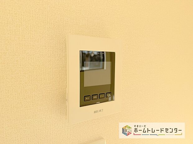 【【TVモニター付きインターホン】】録画機能もあり、どのような人が何時に来訪されたのかが分かります。防犯上はもちろん、お届け物などの把握にも便利です。ライトが付いているので、夜間でも安心です。