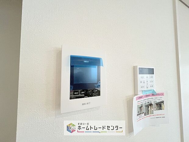 【【TVモニター付きインターホン】】録画機能もあり、どのような人が何時に来訪されたのかが分かります。防犯上はもちろん、お届け物などの把握にも便利です。ライトが付いているので、夜間でも安心です。