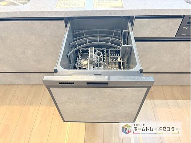 【【食器洗浄乾燥機】】忙しい奥様の味方、後片付けもラクラクなビルトイン食洗機付き。洗い終わった食器の水切りや乾燥としても便利です。