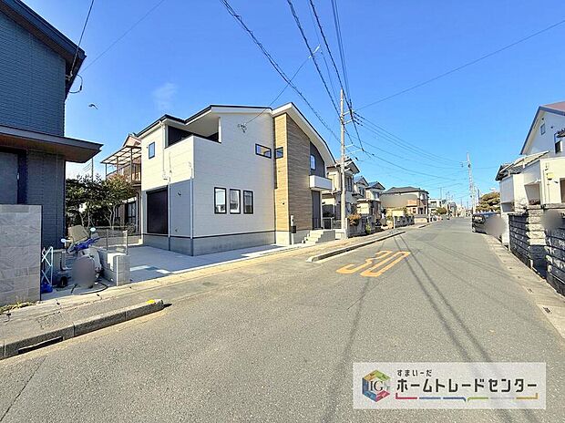 【前面道路含む現地写真】土日のご予約はもちろん、平日やお仕事のお時間に合わせてのご案内も実施しています。まずはお客様のご都合をお伺いさせて頂き、それに合う形で物件のご紹介をさせていただきます。お気軽にお問い合わせください。