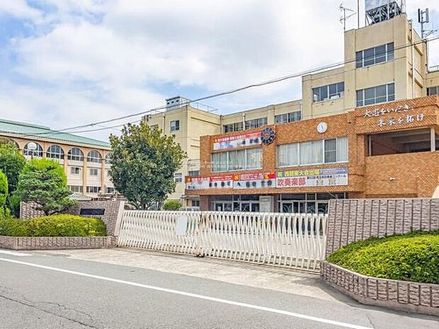 越谷市立東中学校(約1,520m)