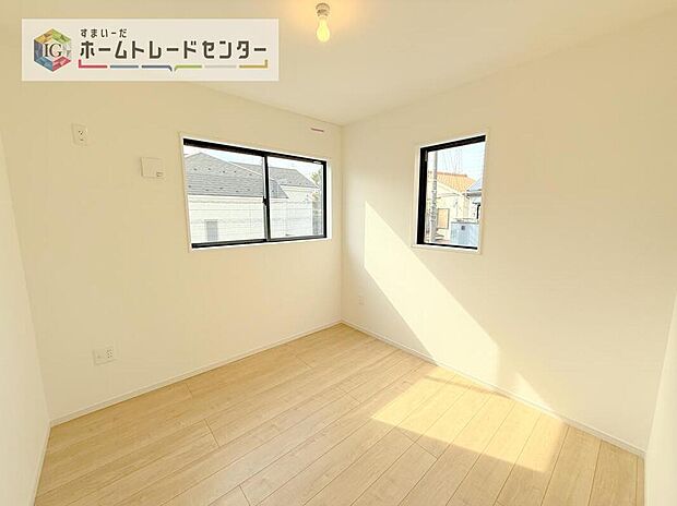 【リビング以外の居室】2面採光の洋室です。窓からの眺望もよくなり視界が広いので、部屋にいても飽きません、そしてもちろん大切なのは明るさと風通し、明るい日差しと心地よい風で自分のお部屋でくつろげる贅沢をご提供します。