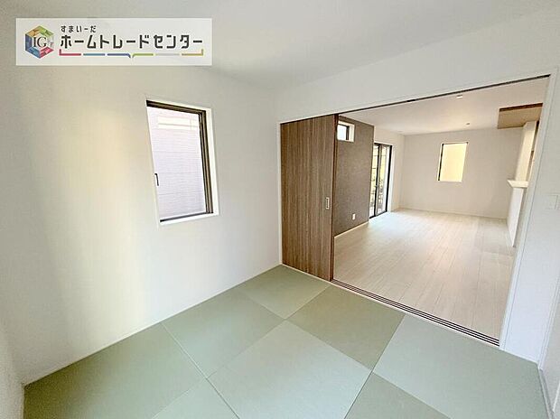 【リビング以外の居室】リビング隣接の和室は、その機能を発揮できるようしっかりとした広さをお取りいたしました。普段は開放スペース、お子様の遊び場、お客様がいらしたとき、ご両親様がお泊りに来た時など、色々と使い道がございます。