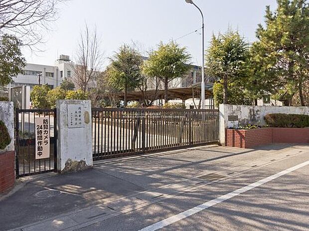 春日部市立大沼中学校（約1,600m）