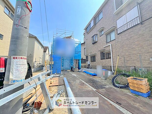 【 現地外観写真】完成してからは見ることのできない、施工方法や構造をしっかりとご確認いただけるのが、建築中の住宅の大きなメリットです。専門知識を持ったスタッフがご説明させていただきます。お気軽にお問い合わせください。