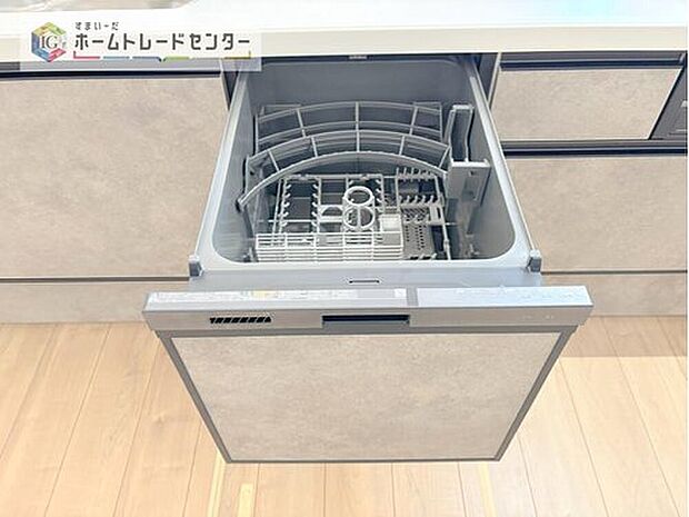 【【食器洗浄乾燥機】】後片付けもラクラクなビルトイン食洗機付き。洗い終わった食器の水切りや乾燥としても便利です。

