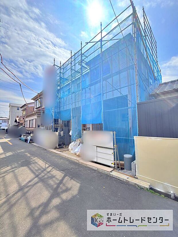 【現地外観写真】現地では周辺の街並みや陽当たり、前面道路の広さなどもご確認いただけます。図面や写真だけでは分からない住環境の雰囲気を、ぜひ実際の現地でご体感ください。お気軽にお問い合わせください。