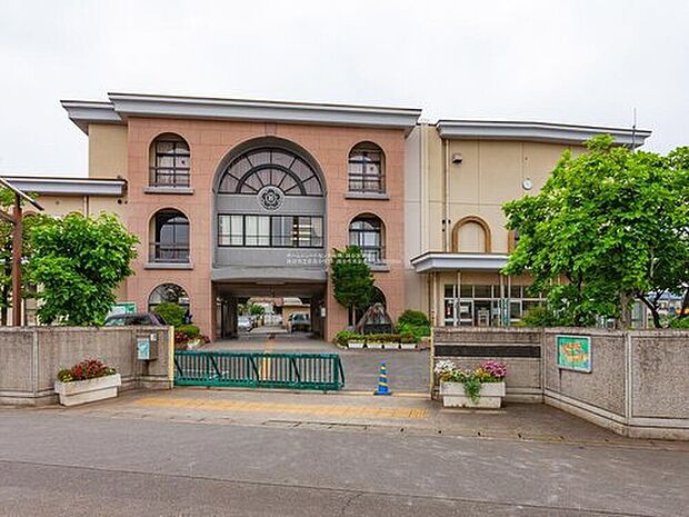 越谷市立荻島小学校（約1,200m）