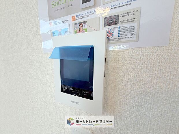 【【TVモニター付きインターホン】】録画機能もあり、どのような人が何時に来訪されたのかが分かります。防犯上はもちろん、お届け物などの把握にも便利です。ライトが付いているので、夜間でも安心です。