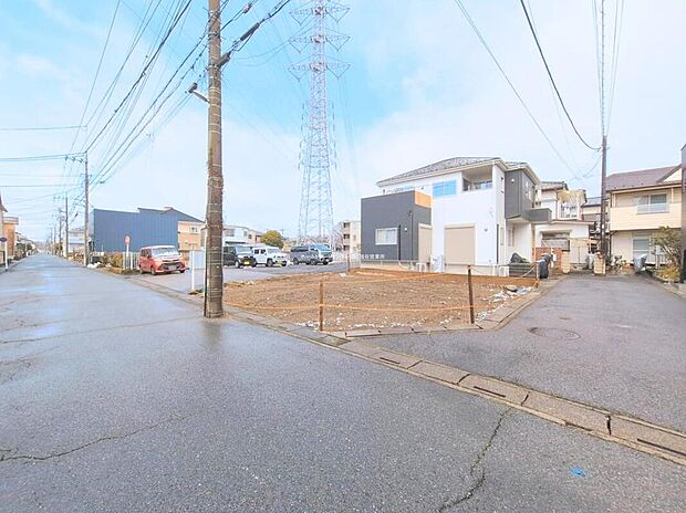 【前面道路含む現地写真】土日のご予約はもちろん、平日やお仕事のお時間に合わせてのご案内も実施しています。まずはお客様のご都合をお伺いさせて頂き、それに合う形で物件のご紹介をさせていただきます。お気軽にお問い合わせください。