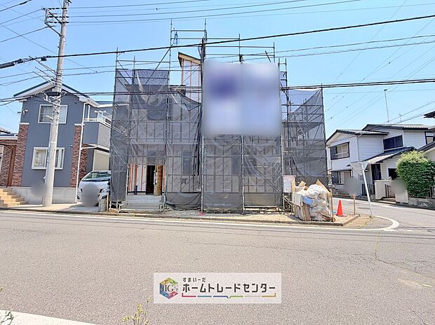 【 現地外観写真】完成してからは見ることのできない、施工方法や構造をしっかりとご確認いただけるのが、建築中の住宅の大きなメリットです。専門知識を持ったスタッフがご説明させていただきます。お気軽にお問い合わせください。
