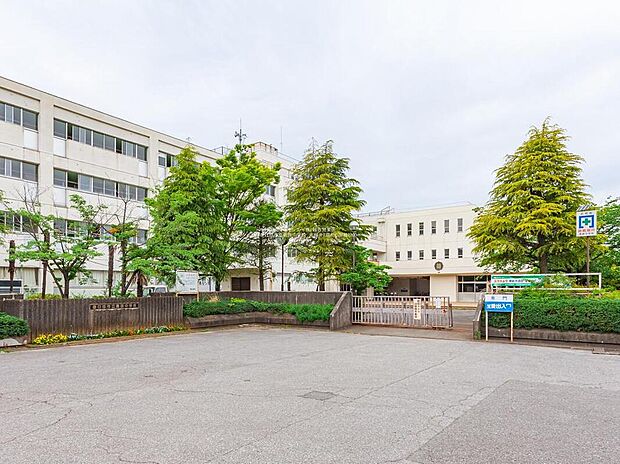 春日部市立葛飾中学校(約2,200m)