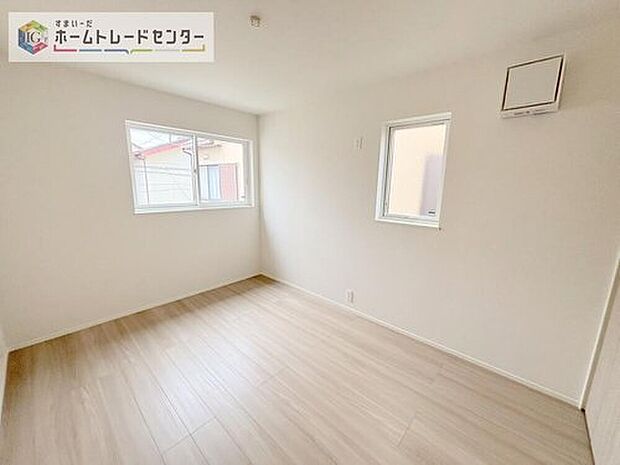 【リビング以外の居室】2面採光の洋室です。窓からの眺望もよくなり視界が広いので、部屋にいても飽きません、そしてもちろん大切なのは明るさと風通し、明るい日差しと心地よい風で自分のお部屋でくつろげる贅沢をご提供します。