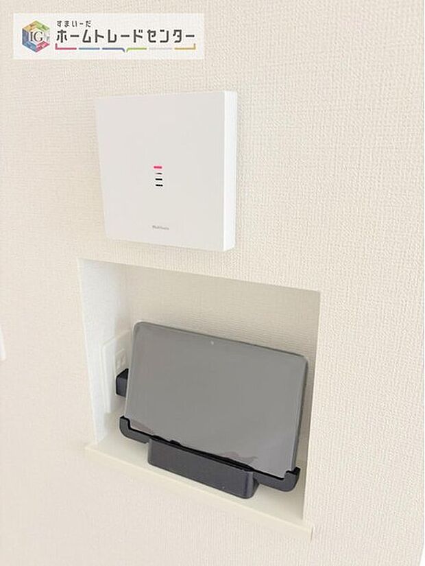 【【TVモニター付きインターホン】】録画機能もあり、どのような人が何時に来訪されたのかが分かります。防犯上はもちろん、お届け物などの把握にも便利です。ライトが付いているので、夜間でも安心です。