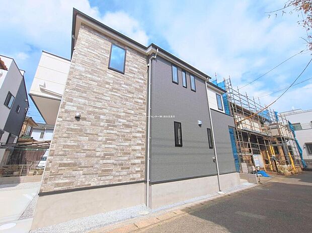 【現地外観写真】実際に見ていただくと、こちらの物件の良さがお分かりになるかと思います。住宅ローンもお任せください!提携ローンが多数ありますので月々のお支払も変わってきます。まずはお気軽にご相談ください。