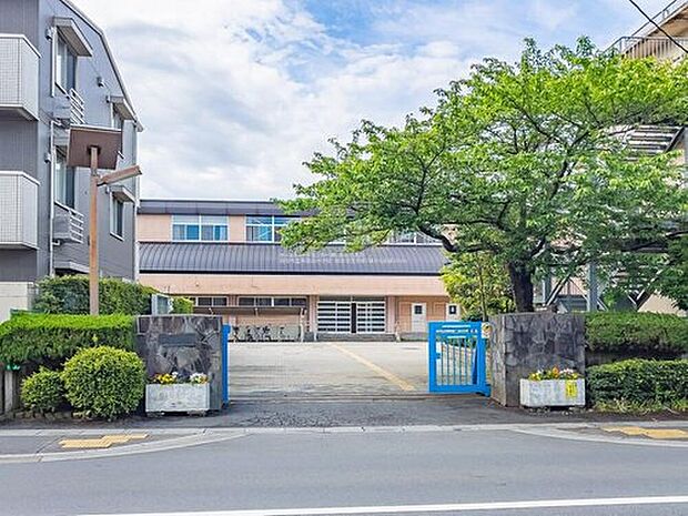 越谷市立南越谷小学校(約1,010m)