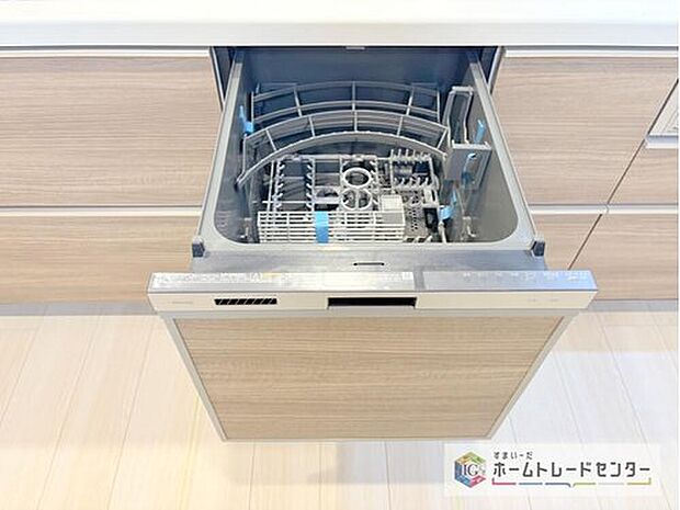 【【食器洗浄乾燥機】】後片付けもラクラクなビルトイン食洗機付き。洗い終わった
食器の水切りや乾燥としても便利です。