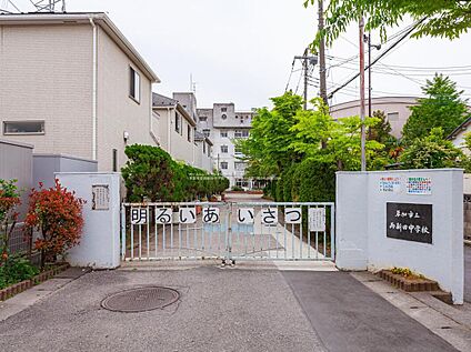 草加市立両新田中学校 220ｍ(徒歩3分)