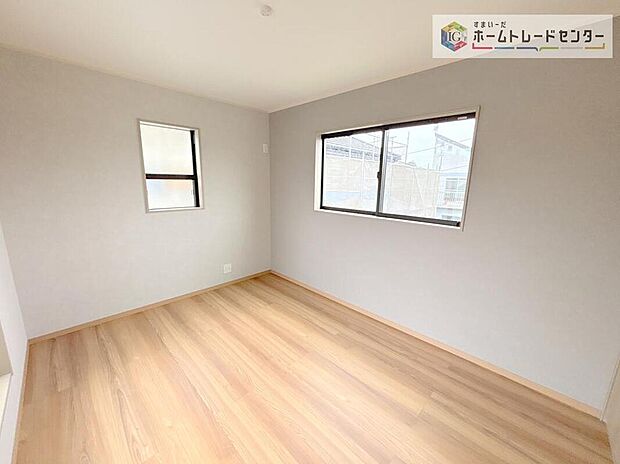 【リビング以外の居室】2面採光の洋室です。窓からの眺望もよくなり視界が広いので、部屋にいても飽きません、そしてもちろん大切なのは明るさと風通し、明るい日差しと心地よい風で自分のお部屋でくつろげる贅沢をご提供します。
