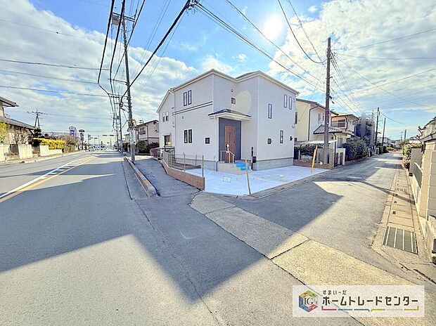 【前面道路含む現地写真】資料請求やご見学は即日対応可能♪陽当りや通風など住みやすさの工夫が満載。資料に載っていない街並みや周辺環境は、ぜひ現地で実際にお確かめください。