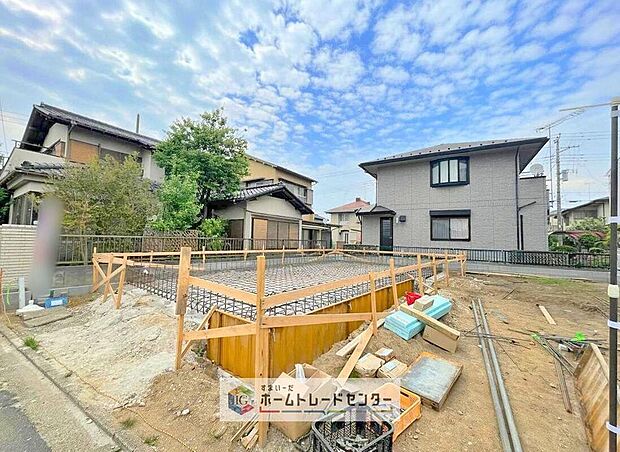 【現地写真】モデルハウスのご案内や、仕様や色の説明も細かくさせていただきます。弊社は飯田グループホールディングス唯一の販売専門会社になるので、細部まで説明いたします。もちろん住宅ローンのご相談だけでも大丈夫です。