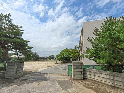 春日部市立武里小学校 500m(徒歩7分)