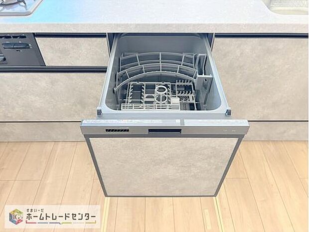 【【食器洗浄乾燥機】】忙しい奥様の味方、後片付けもラクラクなビルトイン食洗機付き。洗い終わった食器の水切りや乾燥としても便利です。