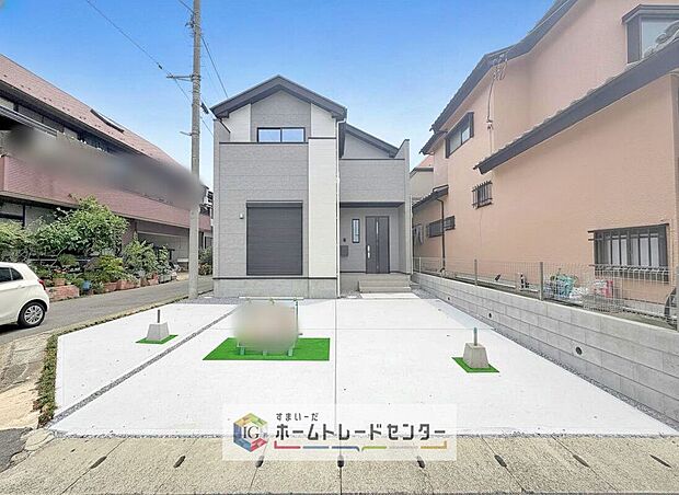 【【カースペース2台】】カースペースが2台分ございますので、家族分の自転車を駐輪したり、急な来客用の駐車スペースとしてもお使いいただけます。

