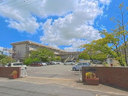 吉川市立南中学校 800m( 徒歩10分)